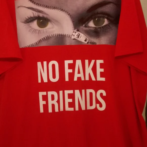 NO FAKE FRIENDS T- SHIRT  BY PORT&COMPANY - Picture 5 of 5